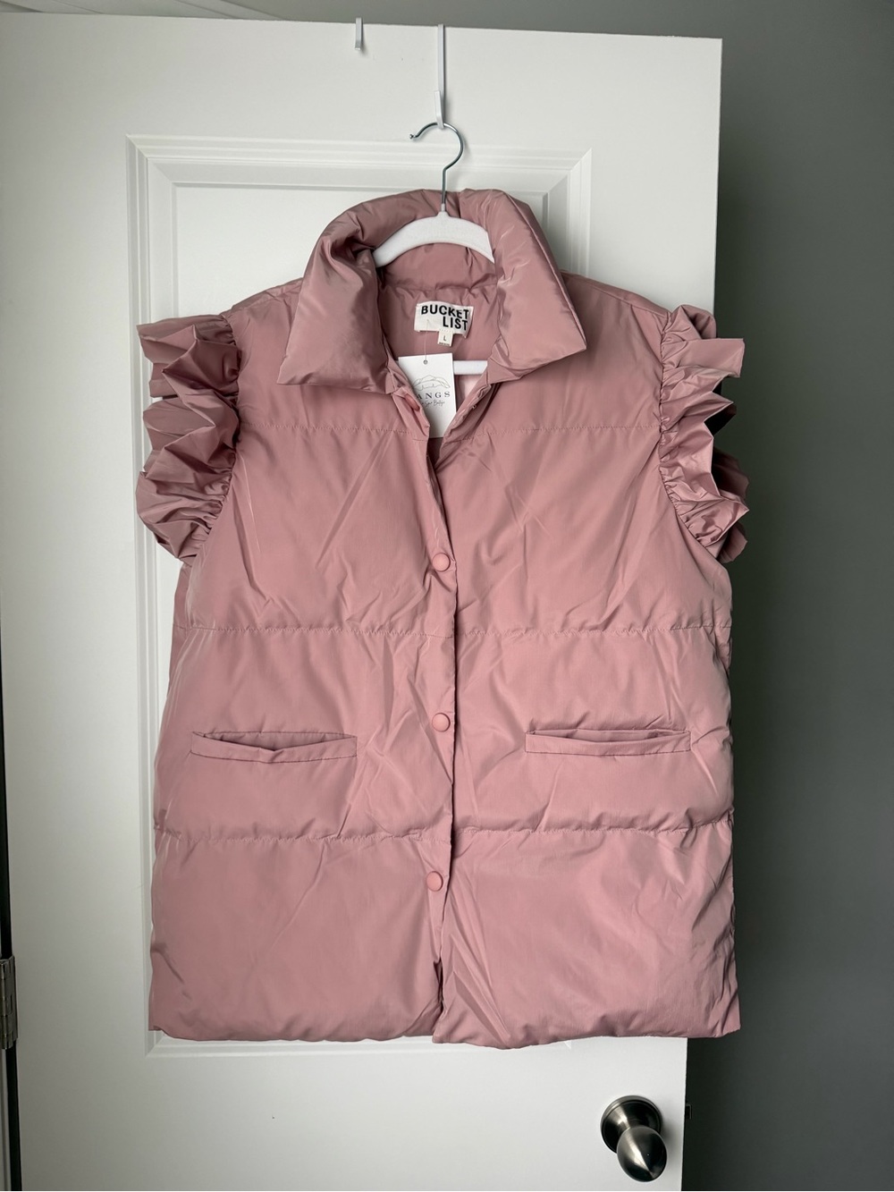 BUCKETLIST Dusty Pink Ruffle-Sleeve Puffer Vest Snap Closure Women’s Size L